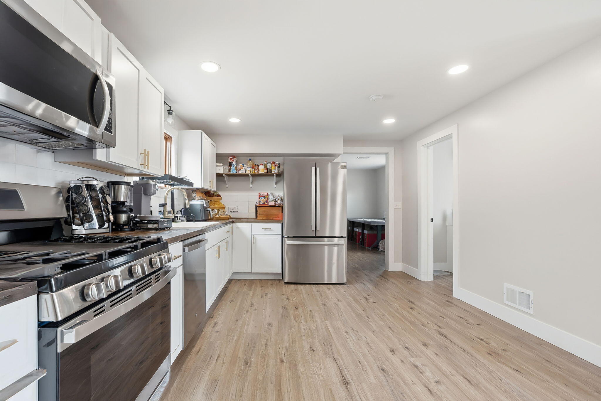 34 E Isabella Avenue