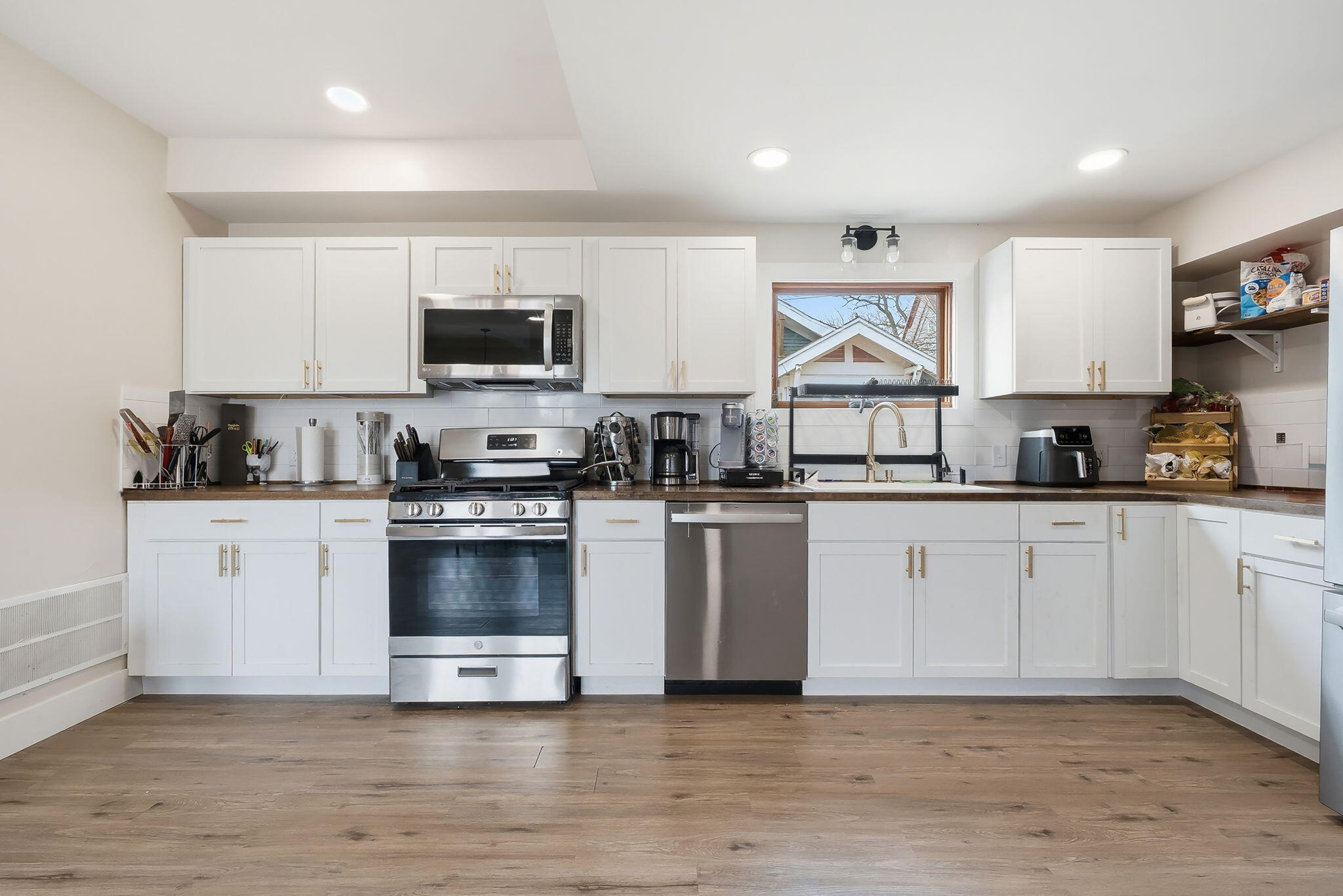 34 E Isabella Avenue