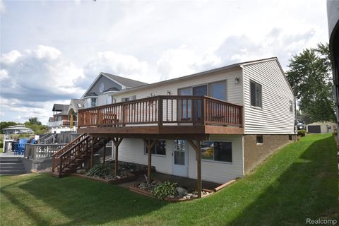 2414 Cranewood Drive Fenton City MI 48430