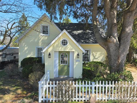 323 Franklin Street Milford Village MI 48381