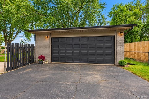 Tiny photo for 6063 Graper Drive, Waterford Charter Township, MI 48329 (MLS # 20261083107)