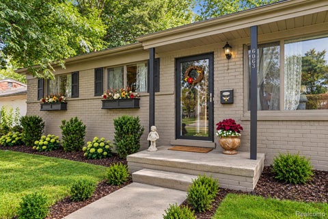 Tiny photo for 6063 Graper Drive, Waterford Charter Township, MI 48329 (MLS # 20261083107)