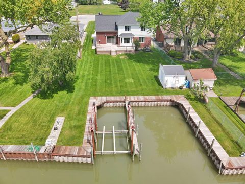 Photo of 48484 Jefferson Avenue, Chesterfield Township, MI 48047 (MLS # 81026025938)
