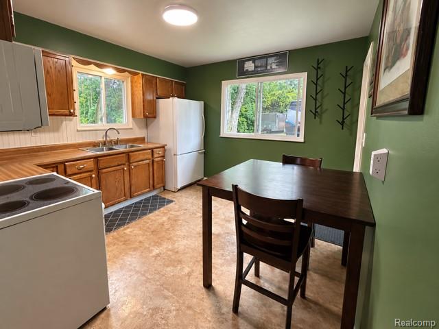 3131 W Maple Avenue