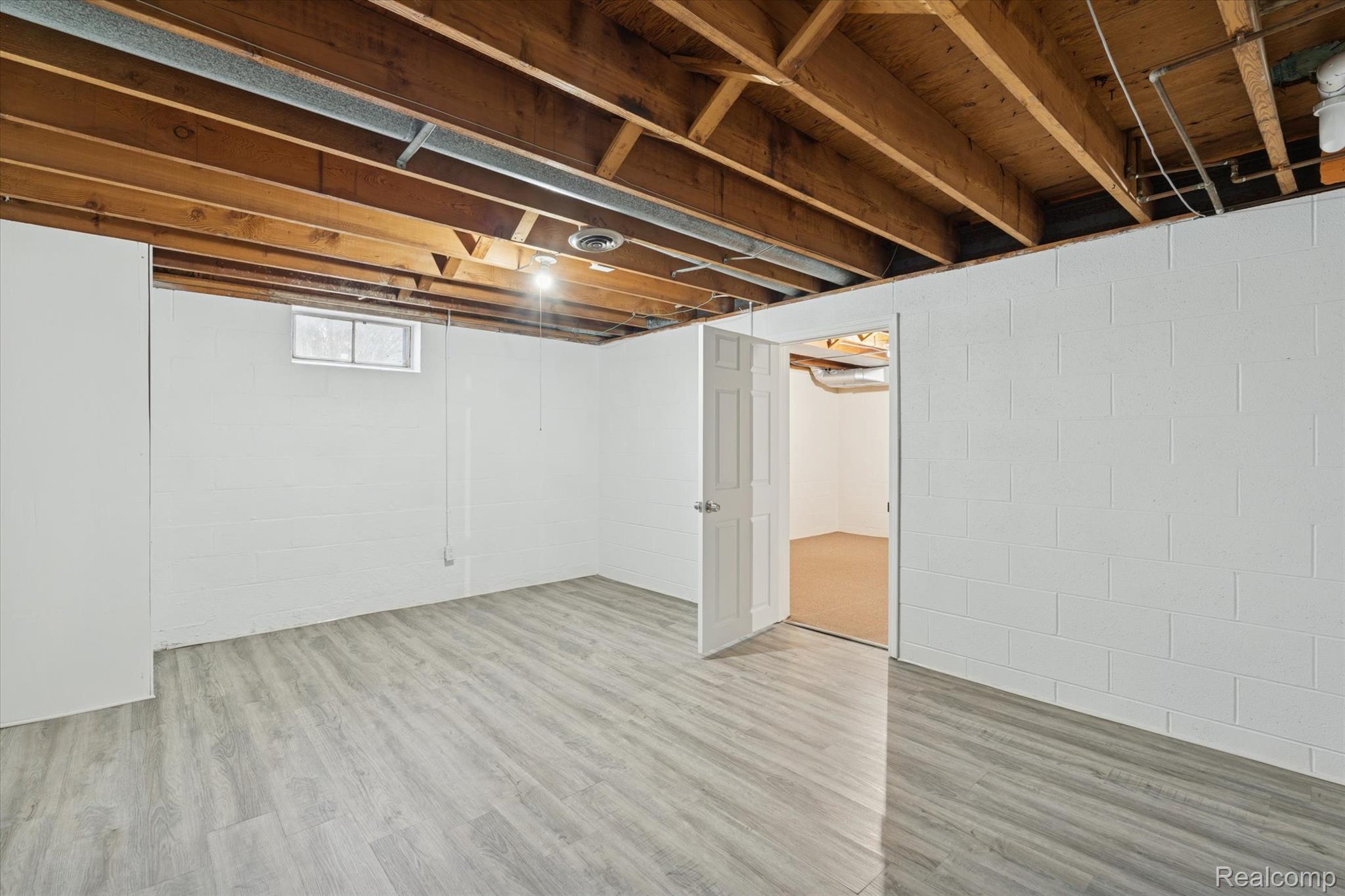 Grand Blanc, Michigan 48439, United States, 3 Bedrooms Bedrooms, ,2 BathroomsBathrooms,Residential,Pending,251276