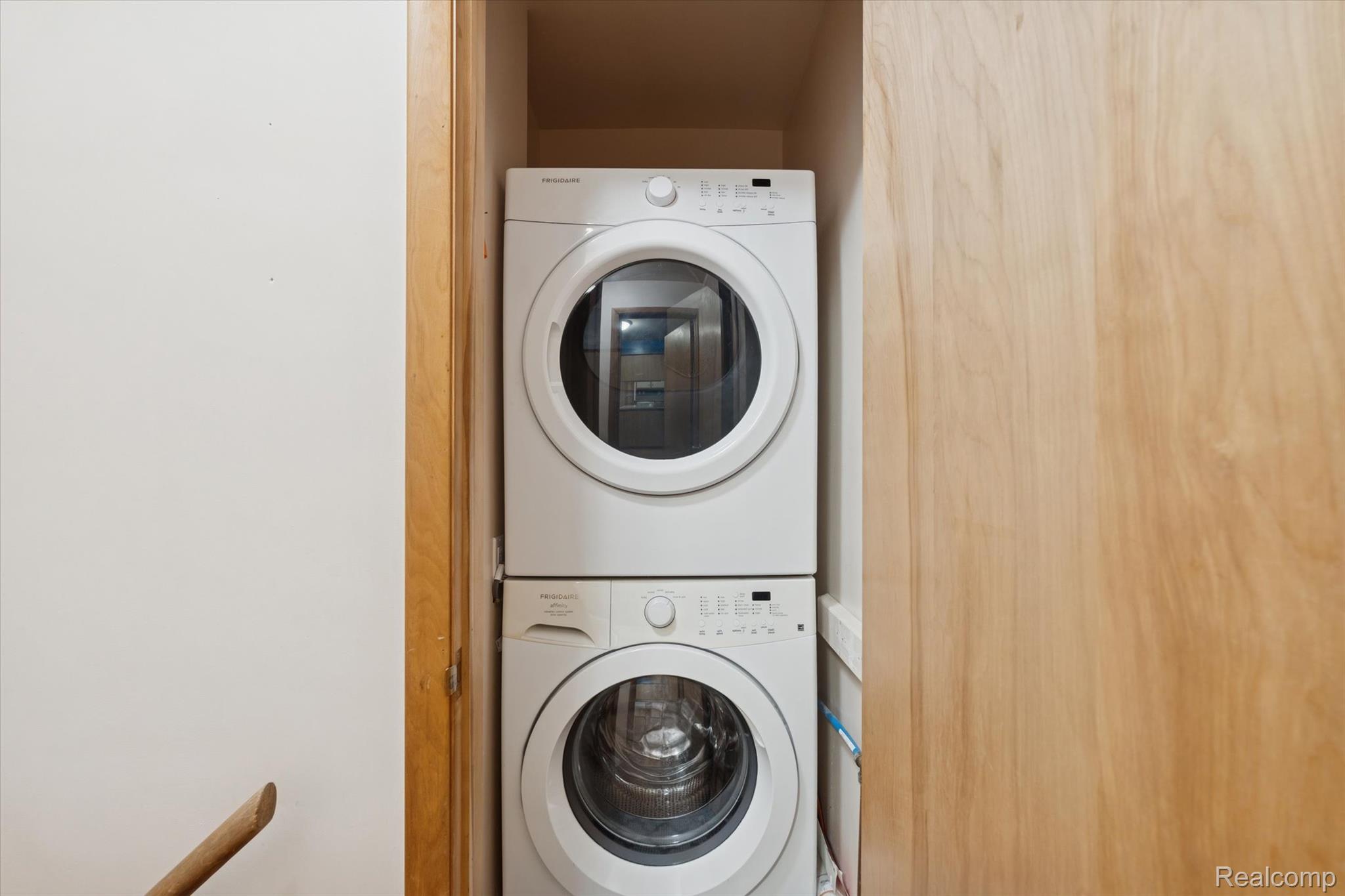 Grand Blanc, Michigan 48439, United States, 3 Bedrooms Bedrooms, ,2 BathroomsBathrooms,Residential,Pending,251276