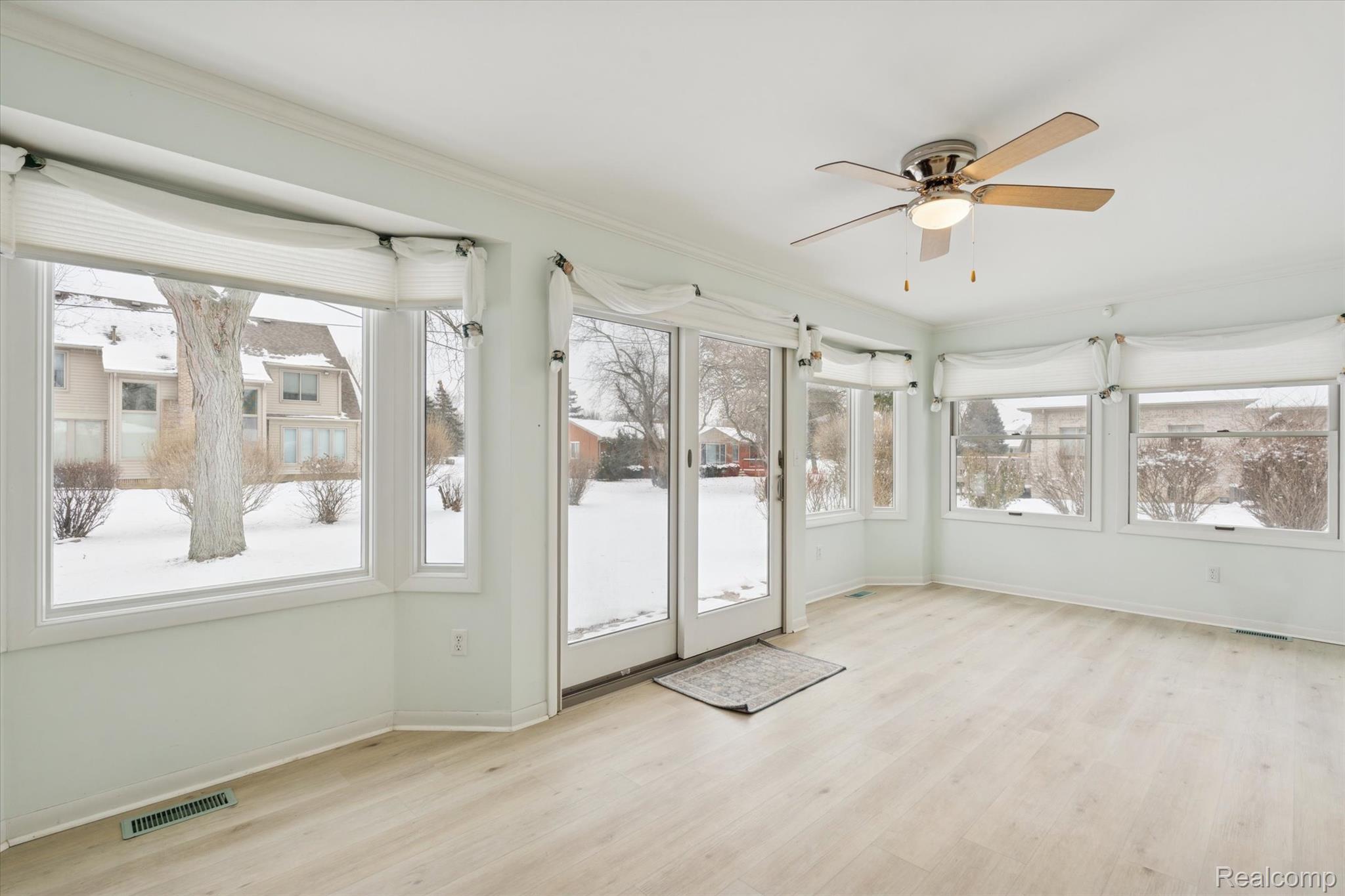 Grand Blanc, Michigan 48439, United States, 3 Bedrooms Bedrooms, ,2 BathroomsBathrooms,Residential,Pending,251276