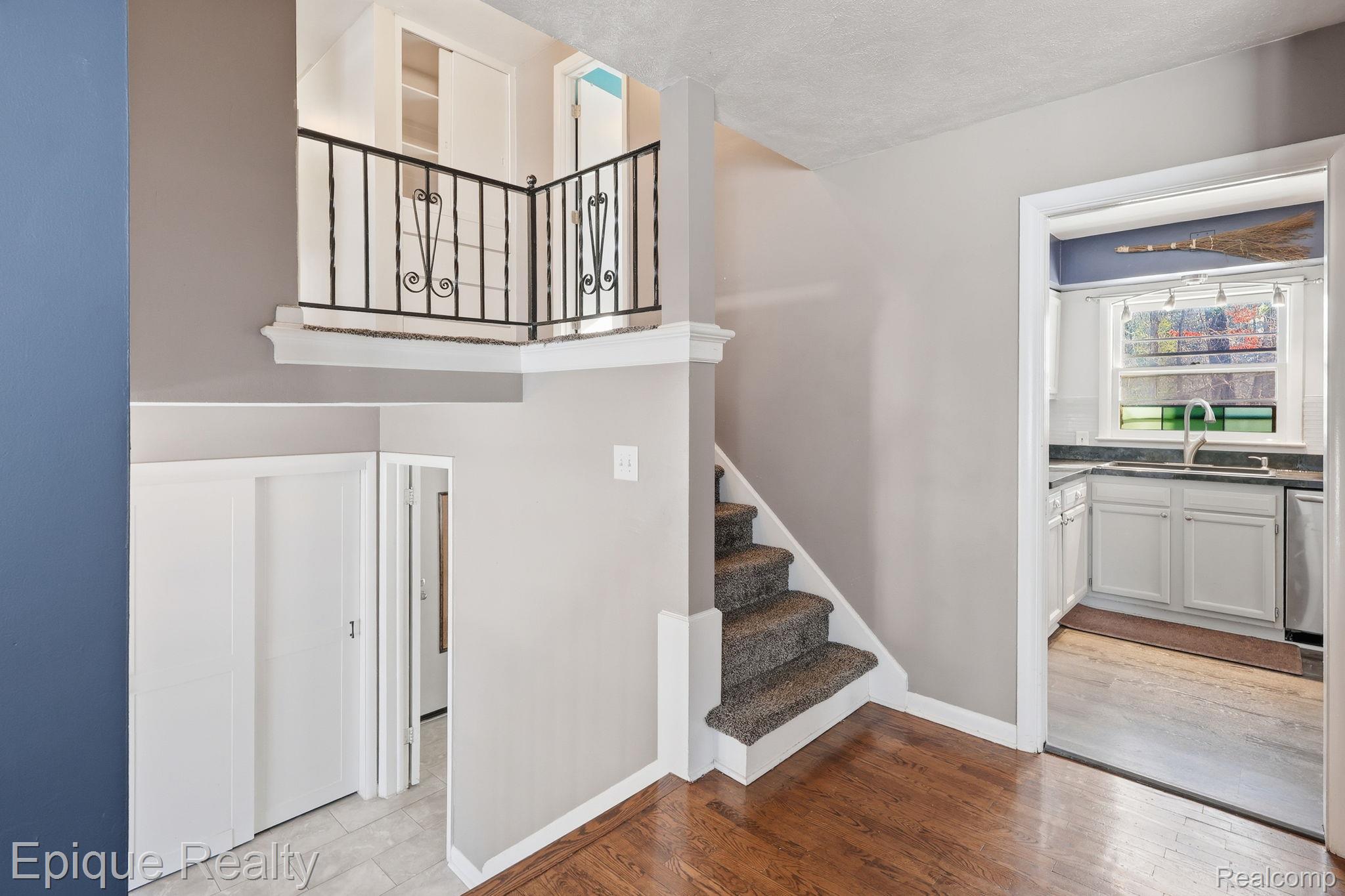 4448 Greenwood Drive