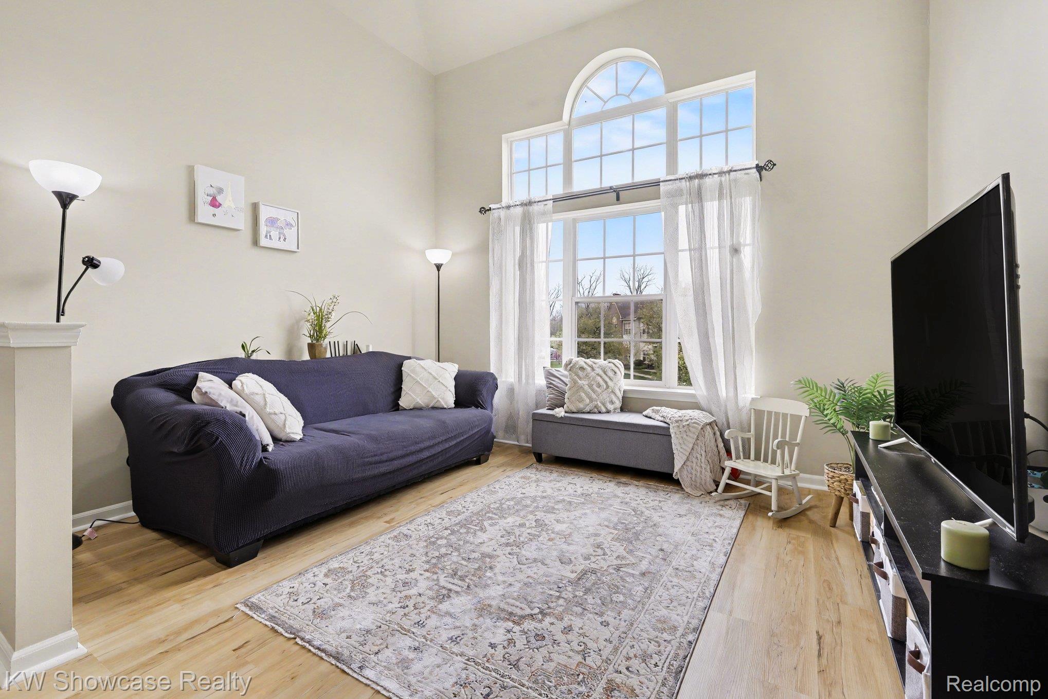 9519 Lakeside Drive 91