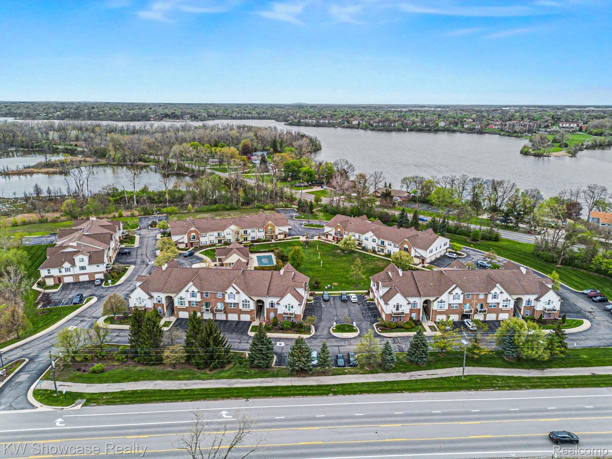 9519 Lakeside Drive 91
