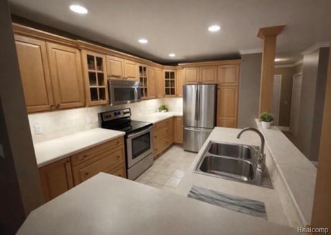 35531 Heritage Lane Farmington City MI 48335