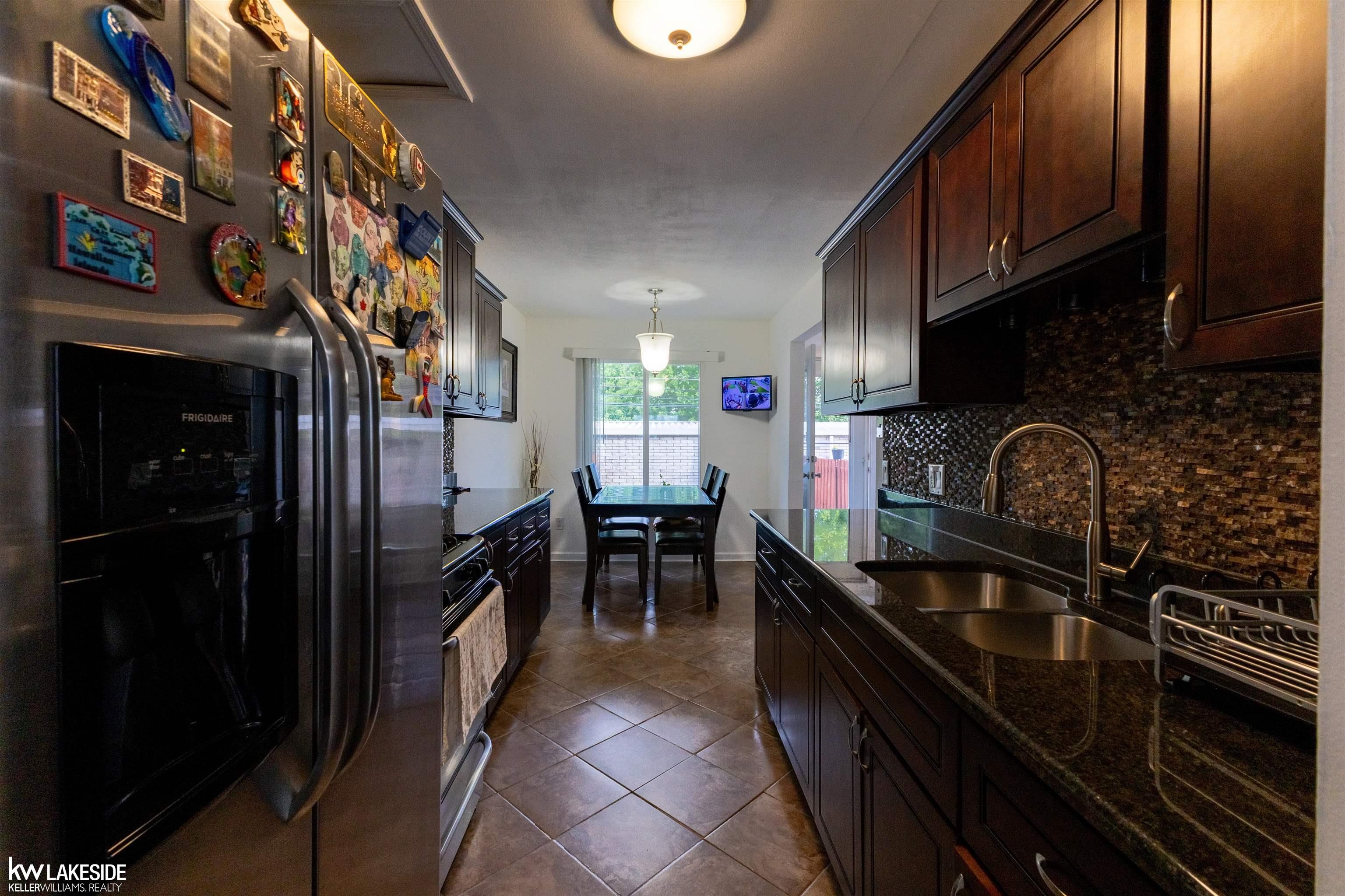 28012 Universal Dr Drive