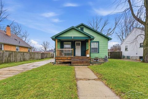 Photo of 908 McCormick Street, Bay City City, MI 48708 (MLS # 61050197580)