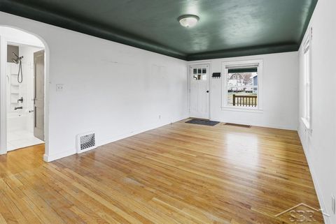 Tiny photo for 908 McCormick Street, Bay City City, MI 48708 (MLS # 61050197580)