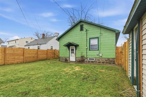 Tiny photo for 908 McCormick Street, Bay City City, MI 48708 (MLS # 61050197580)