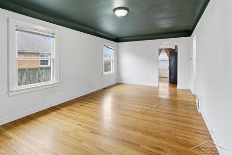 Tiny photo for 908 McCormick Street, Bay City City, MI 48708 (MLS # 61050197580)