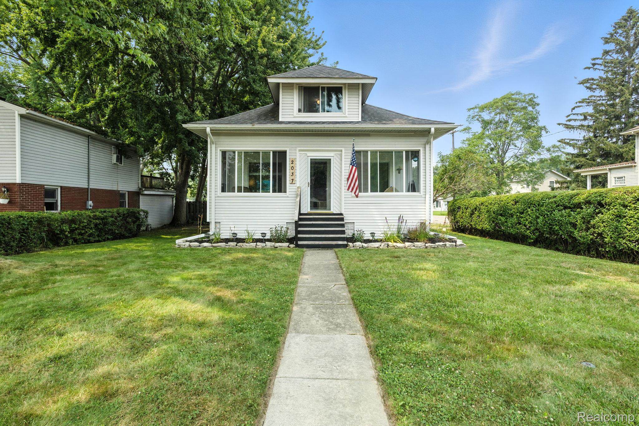 2037 Saint Clair River Drive
