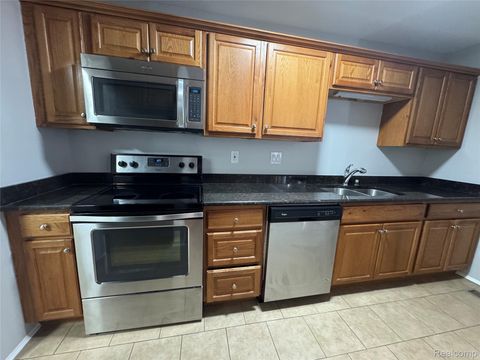 22108 Dante Street 115 Oak Park City MI 48237