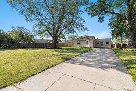 Photo of 17325 Doris, Fraser City, MI 48026 (MLS # 20251059993)