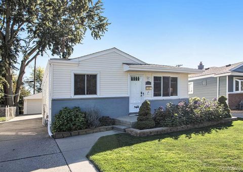 22452 Lake Drive St Clair Shores City MI 48082