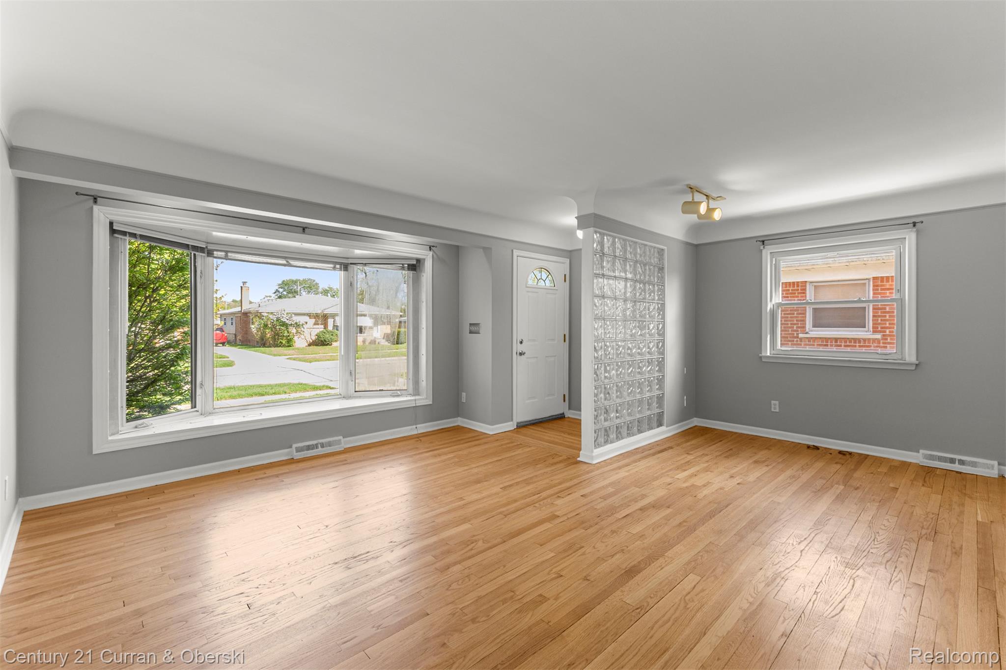 8821 Royal Grand