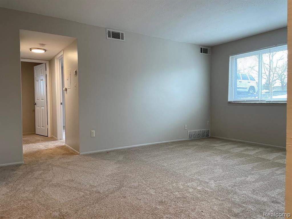 885 E SUMMIT Street 19