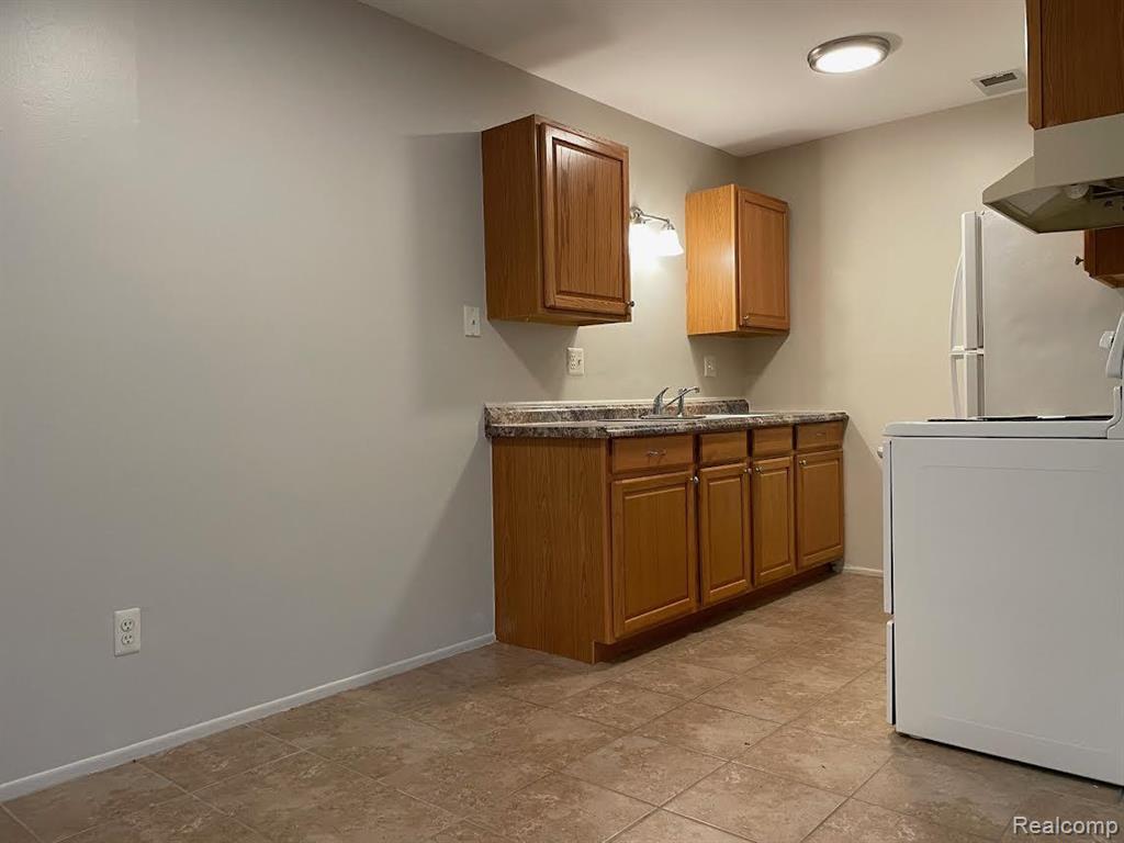 885 E SUMMIT Street 19