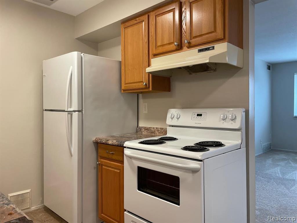 885 E SUMMIT Street 19