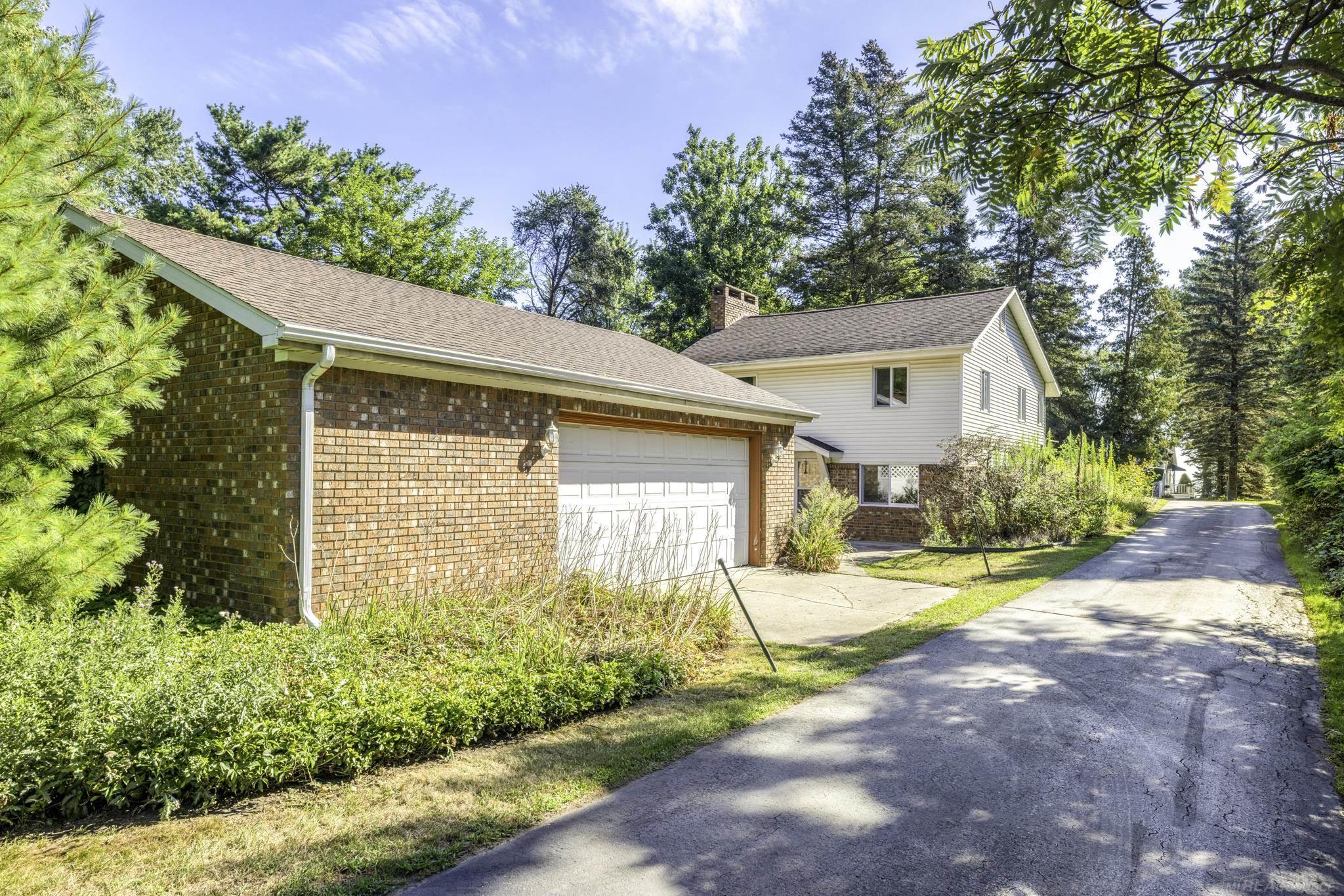 8195 Lakeshore Road