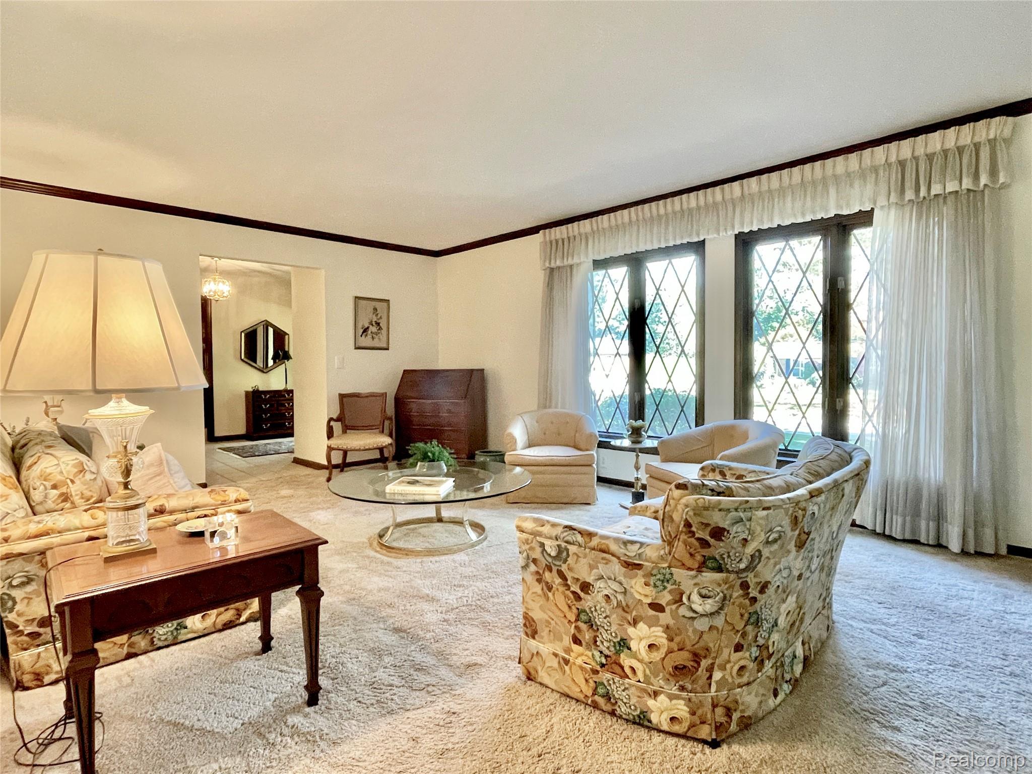 Oakland Charter Township, Michigan 48306, United States, 5 Bedrooms Bedrooms, ,3 BathroomsBathrooms,Residential,Active,226169