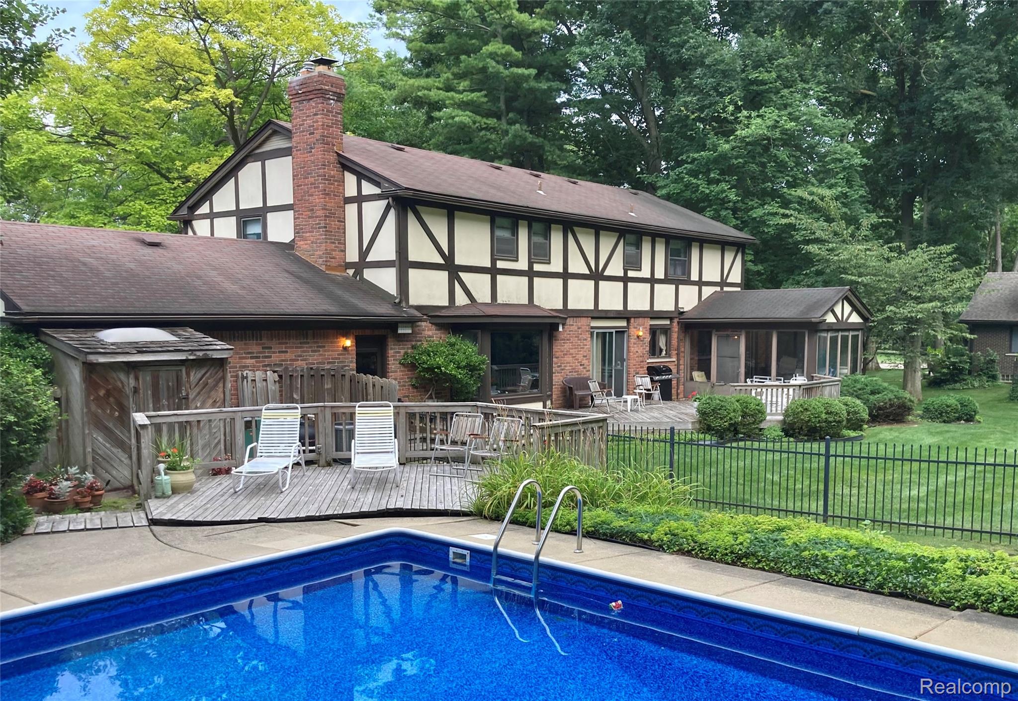 Oakland Charter Township, Michigan 48306, United States, 5 Bedrooms Bedrooms, ,3 BathroomsBathrooms,Residential,Active,226169