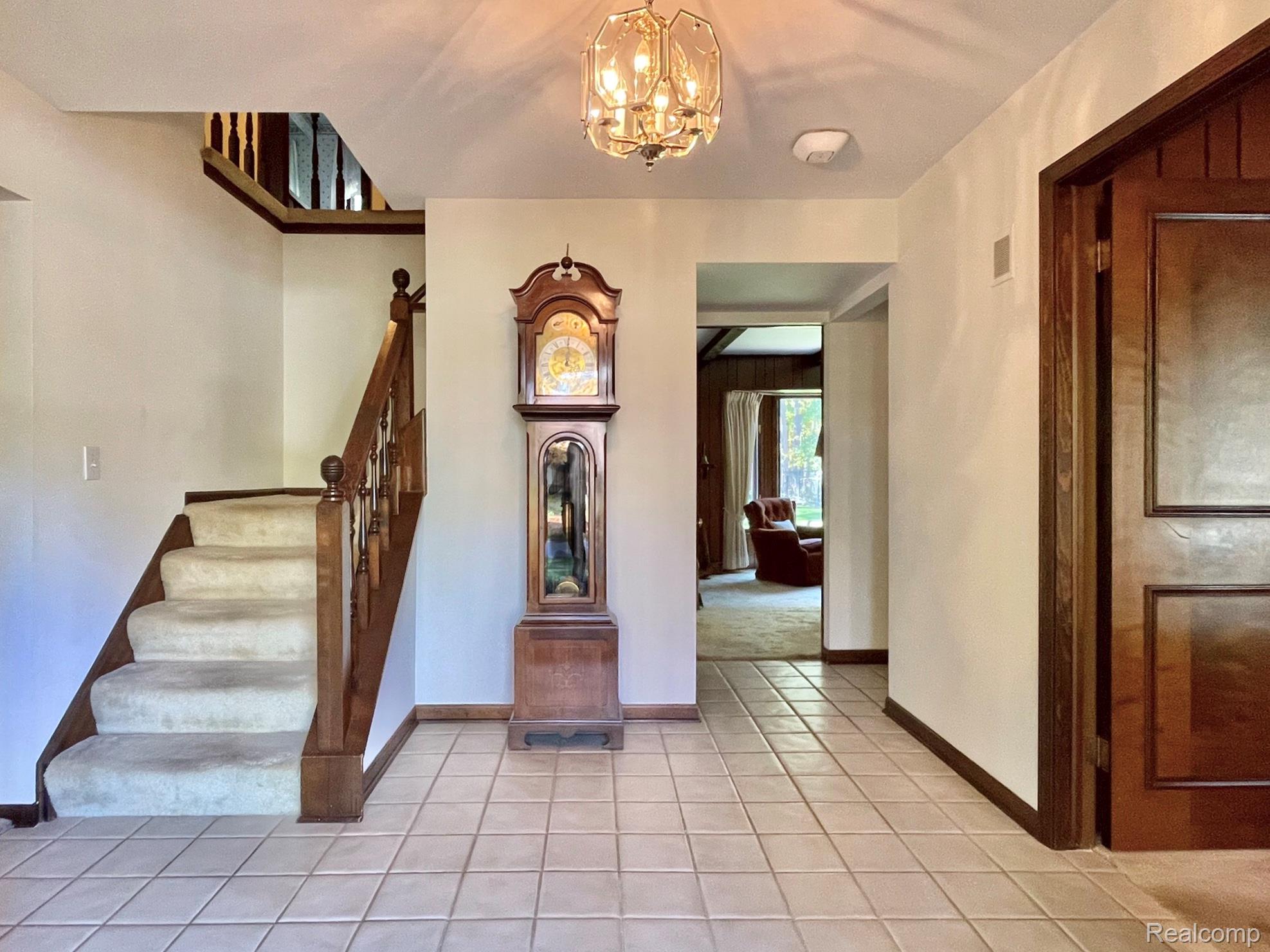 Oakland Charter Township, Michigan 48306, United States, 5 Bedrooms Bedrooms, ,3 BathroomsBathrooms,Residential,Active,226169