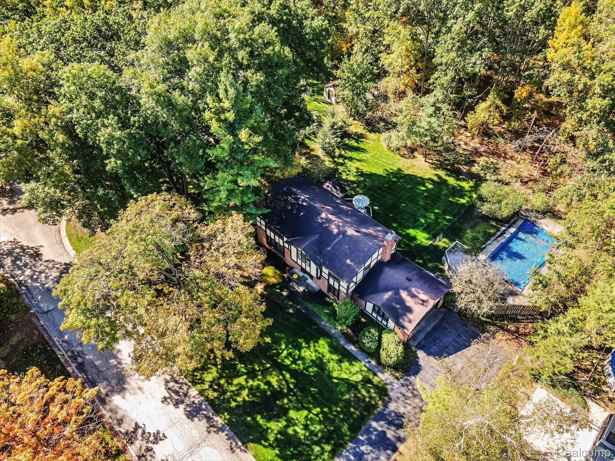 Oakland Charter Township, Michigan 48306, United States, 5 Bedrooms Bedrooms, ,3 BathroomsBathrooms,Residential,Active,226169