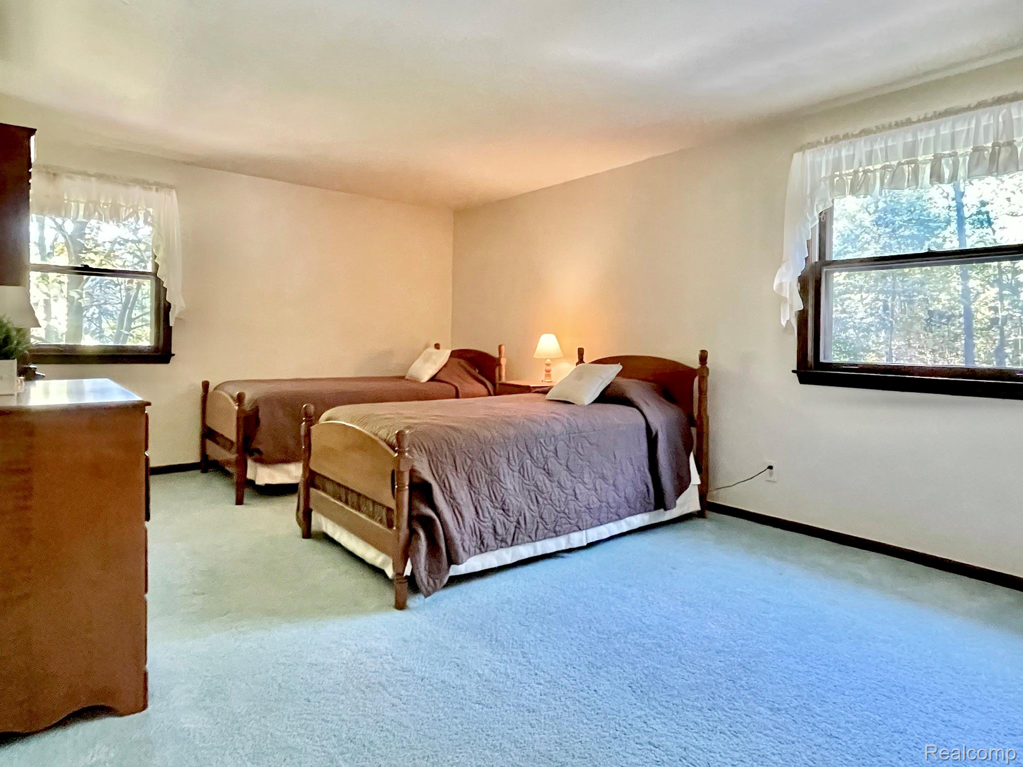 Oakland Charter Township, Michigan 48306, United States, 5 Bedrooms Bedrooms, ,3 BathroomsBathrooms,Residential,Active,226169