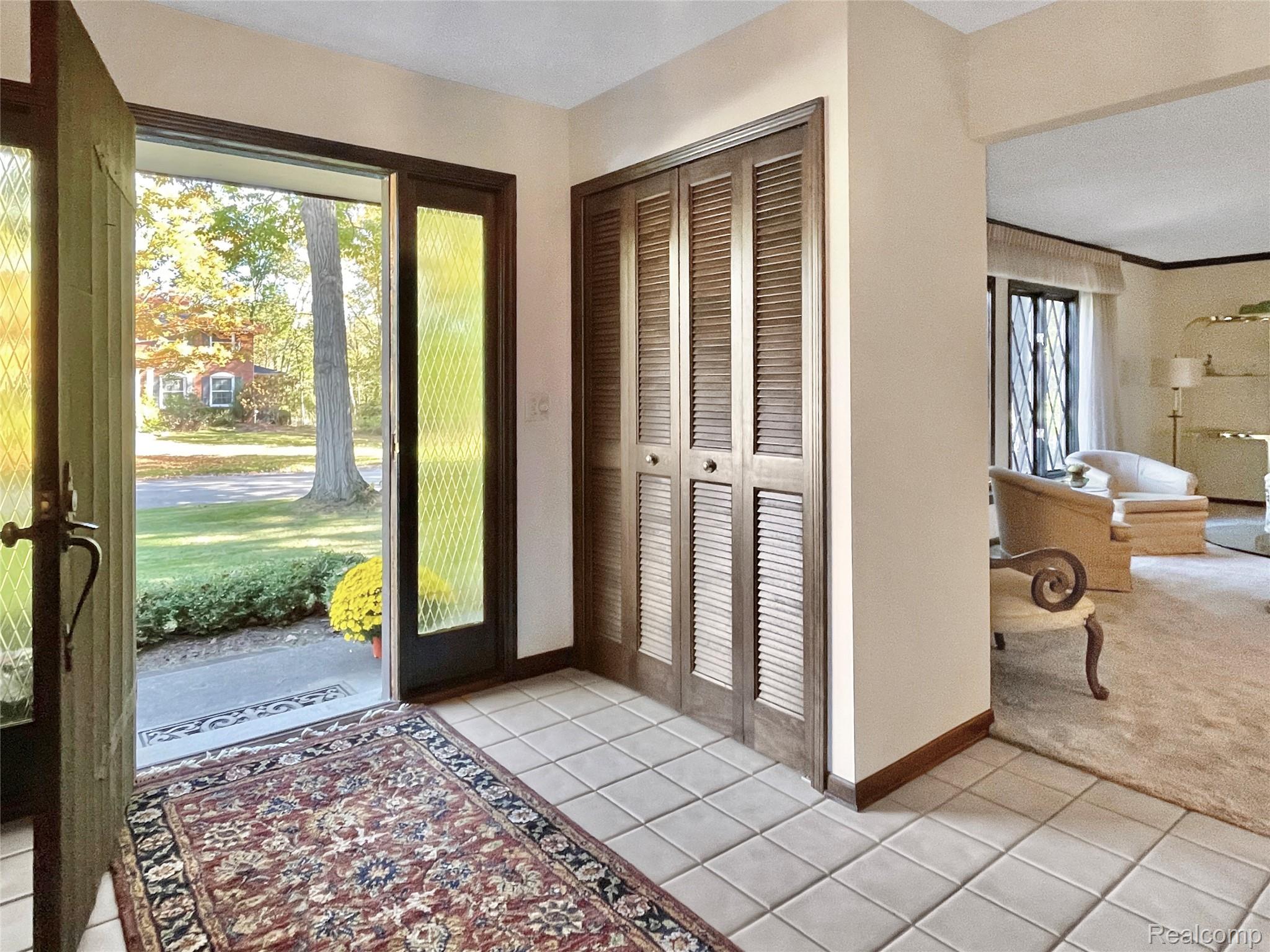 Oakland Charter Township, Michigan 48306, United States, 5 Bedrooms Bedrooms, ,3 BathroomsBathrooms,Residential,Active,226169