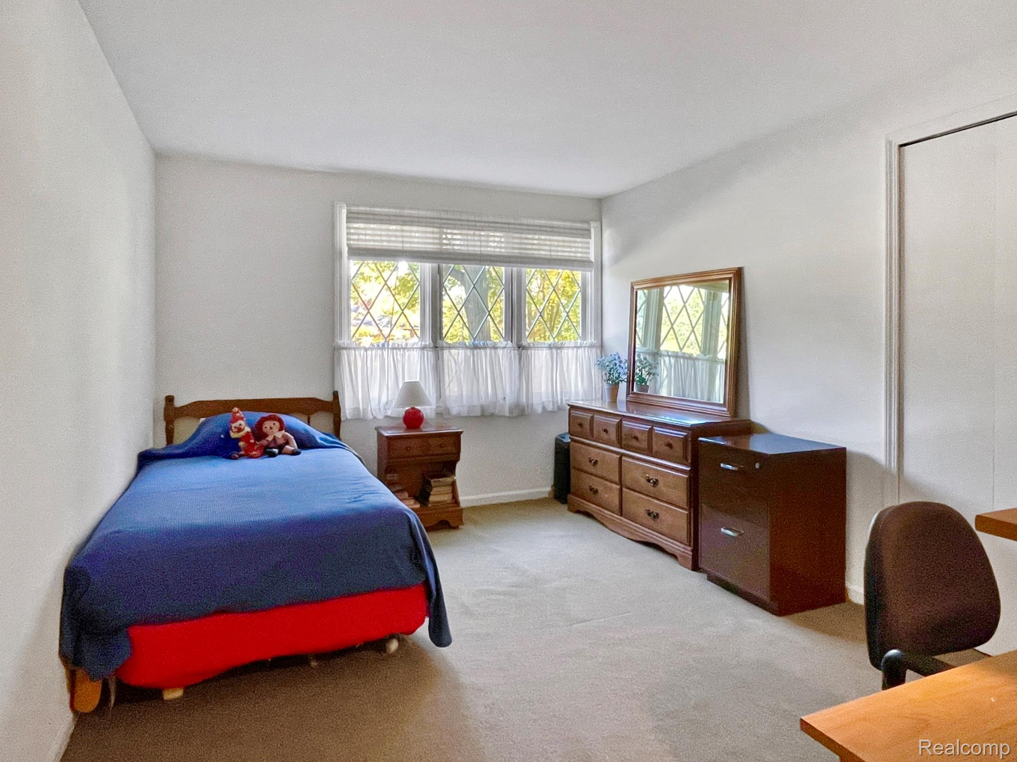 Oakland Charter Township, Michigan 48306, United States, 5 Bedrooms Bedrooms, ,3 BathroomsBathrooms,Residential,Active,226169