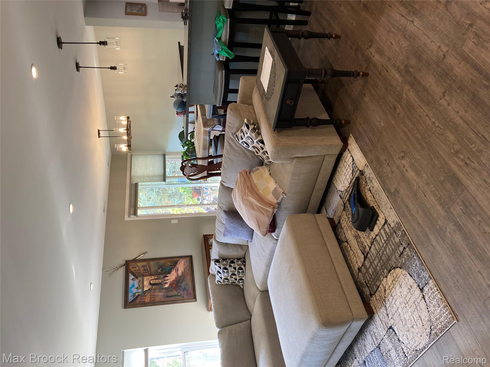 31045 Pheasant Run Street