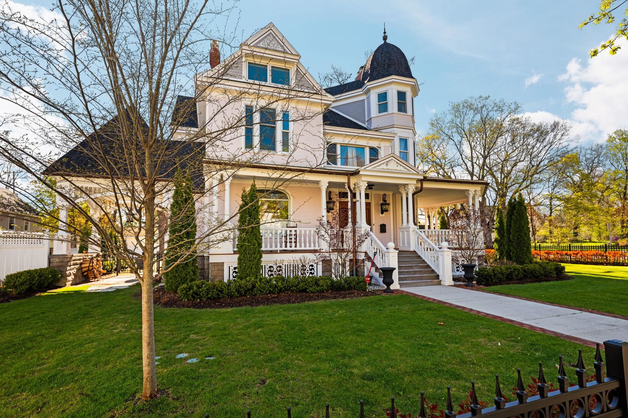 229 Wellington Street