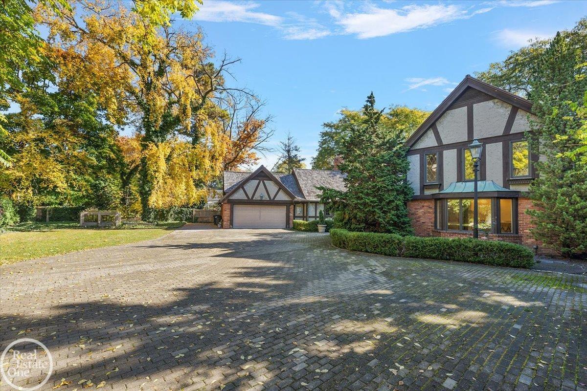 17680 E Jefferson Avenue