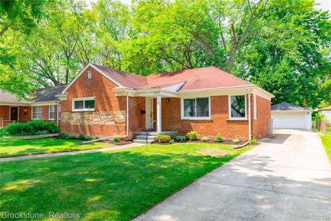 24251 Cloverlawn Street Oak Park City MI 48237