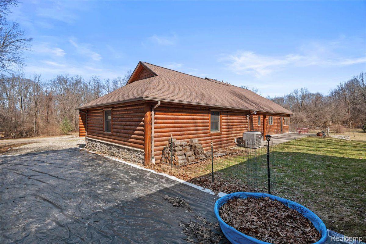 Groveland Township, Michigan 48462, United States, 5 Bedrooms Bedrooms, ,5 BathroomsBathrooms,Residential,Active,93544