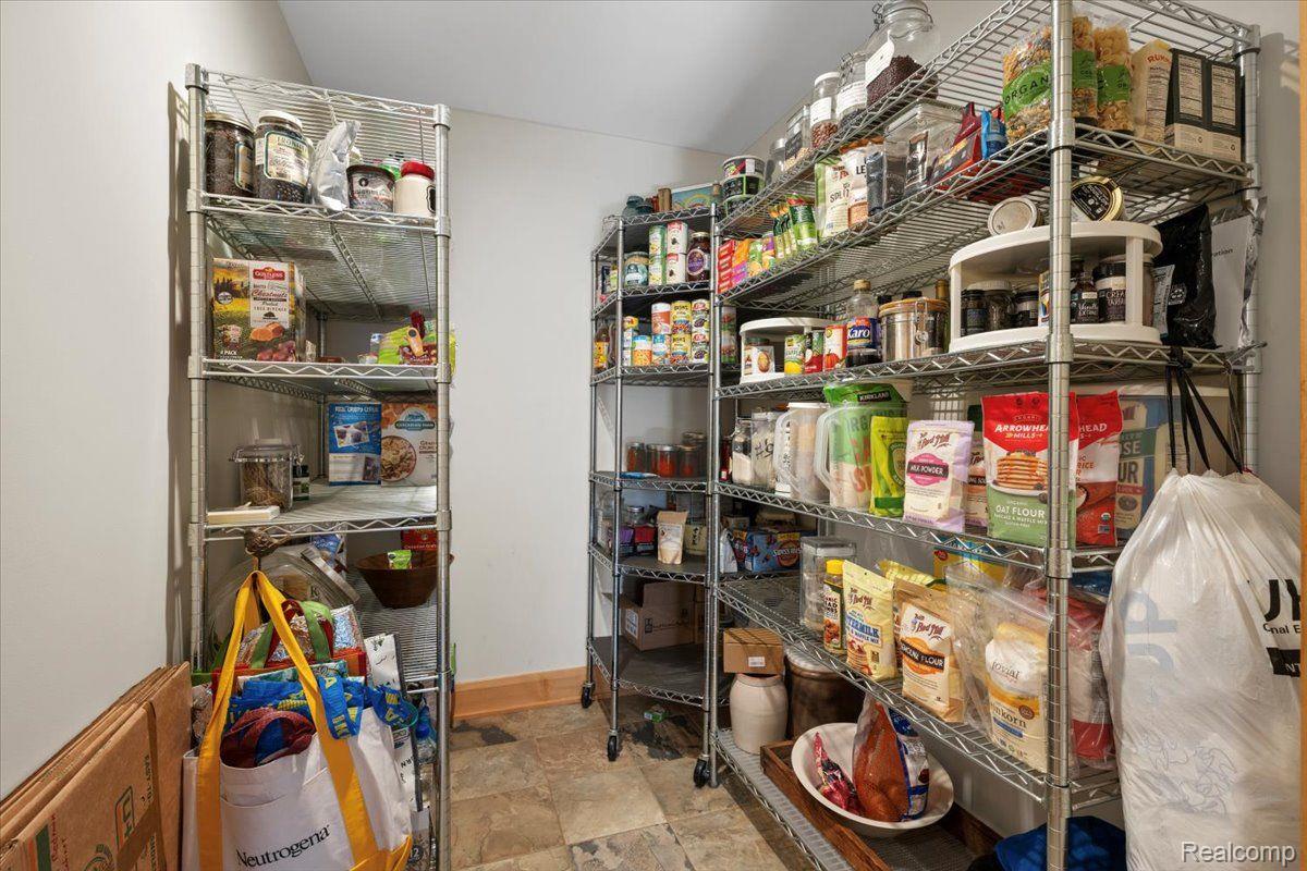 Groveland Township, Michigan 48462, United States, 5 Bedrooms Bedrooms, ,5 BathroomsBathrooms,Residential,Active,93544