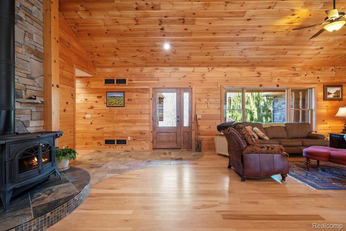 Groveland Township, Michigan 48462, United States, 5 Bedrooms Bedrooms, ,5 BathroomsBathrooms,Residential,Active,93544