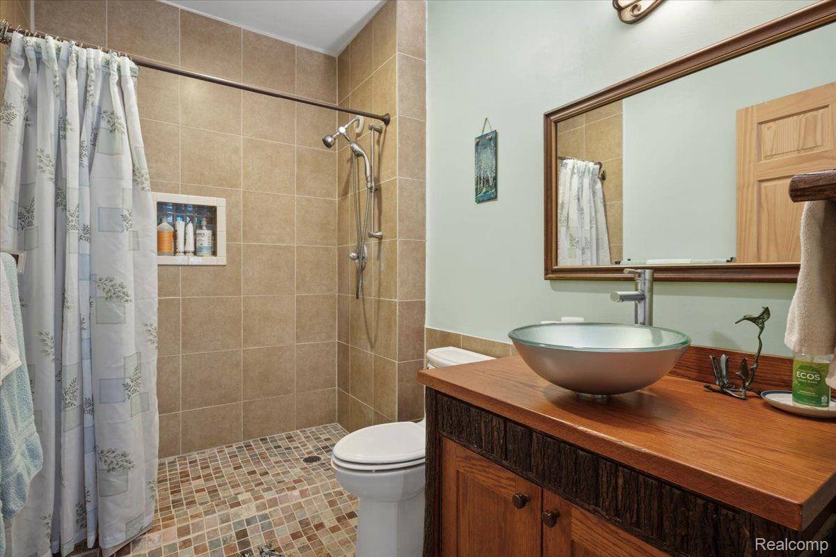 Groveland Township, Michigan 48462, United States, 5 Bedrooms Bedrooms, ,5 BathroomsBathrooms,Residential,Active,93544