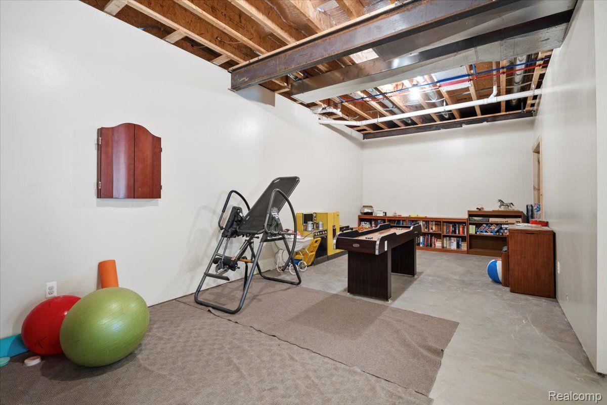 Groveland Township, Michigan 48462, United States, 5 Bedrooms Bedrooms, ,5 BathroomsBathrooms,Residential,Active,93544