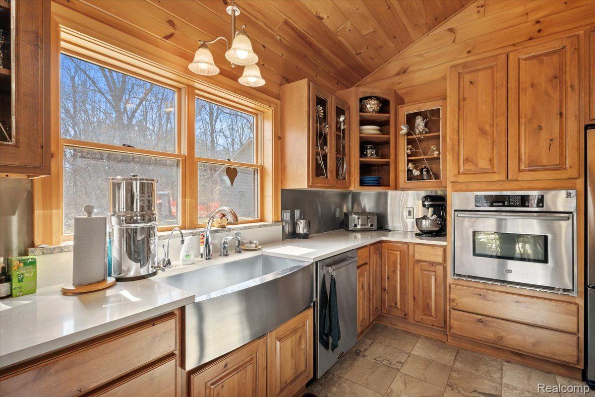 Groveland Township, Michigan 48462, United States, 5 Bedrooms Bedrooms, ,5 BathroomsBathrooms,Residential,Active,93544