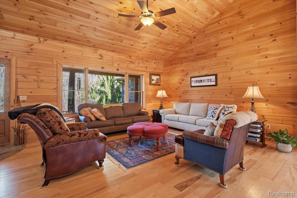 Groveland Township, Michigan 48462, United States, 5 Bedrooms Bedrooms, ,5 BathroomsBathrooms,Residential,Active,93544