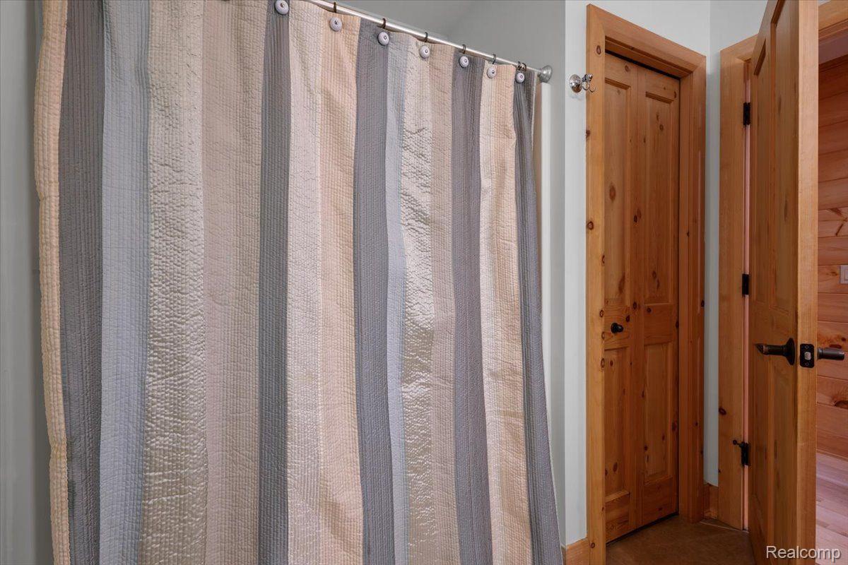 Groveland Township, Michigan 48462, United States, 5 Bedrooms Bedrooms, ,5 BathroomsBathrooms,Residential,Active,93544