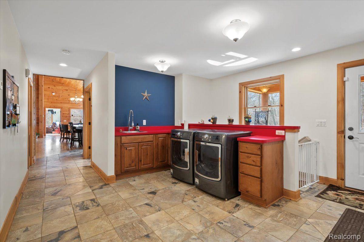 Groveland Township, Michigan 48462, United States, 5 Bedrooms Bedrooms, ,5 BathroomsBathrooms,Residential,Active,93544