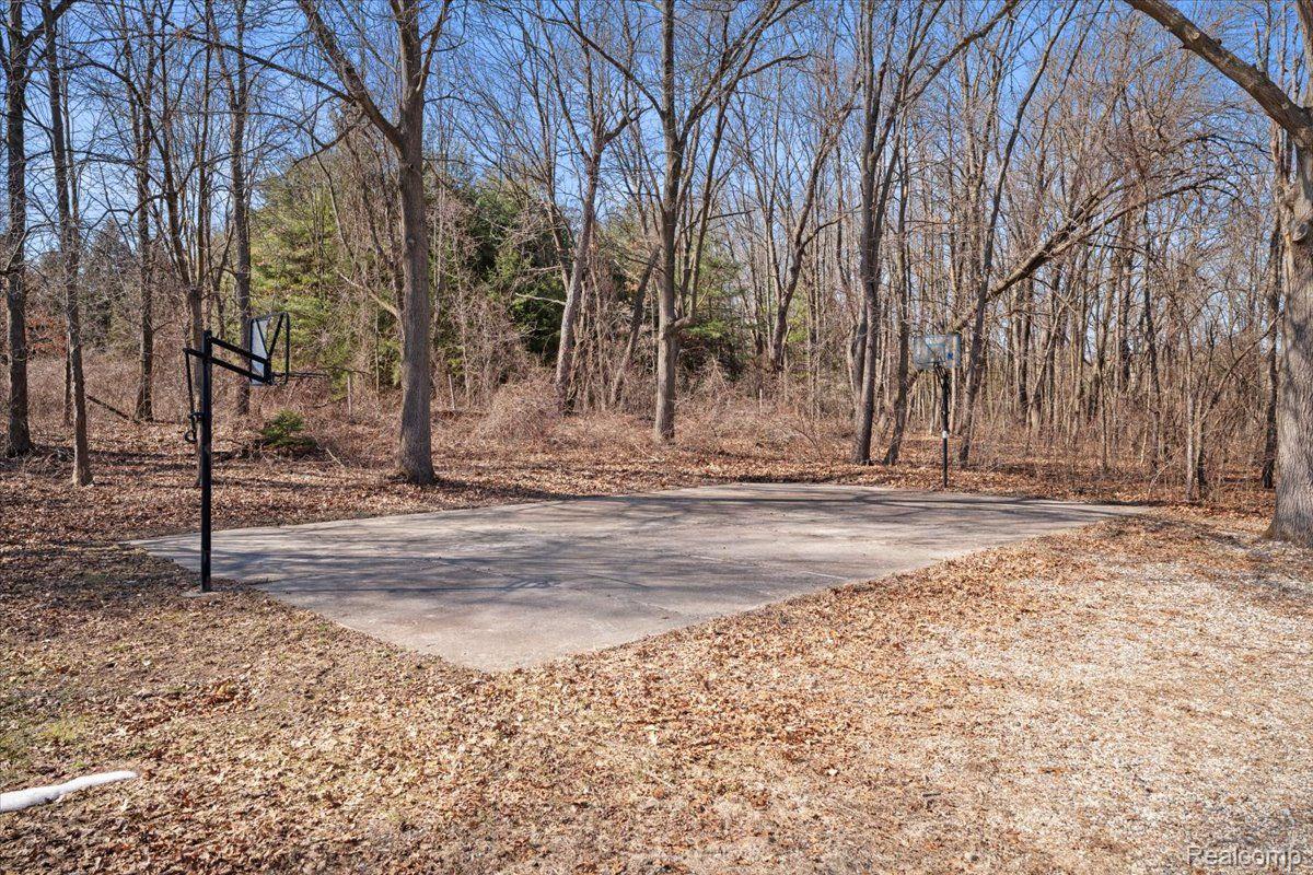 Groveland Township, Michigan 48462, United States, 5 Bedrooms Bedrooms, ,5 BathroomsBathrooms,Residential,Active,93544